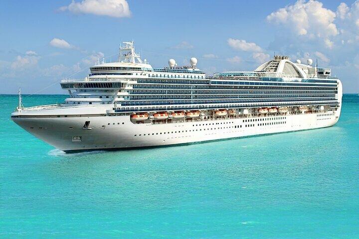 Trasferimento privato di lusso dall'hotel di Roma al porto di Civitavecchia