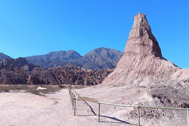 サルタ発：カファヤテとサリナス グランデスの 2 日間ツアー