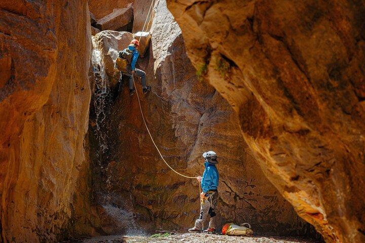 East Zion: Ganztägiges Canyoning-Abenteuer in Stone Hollow