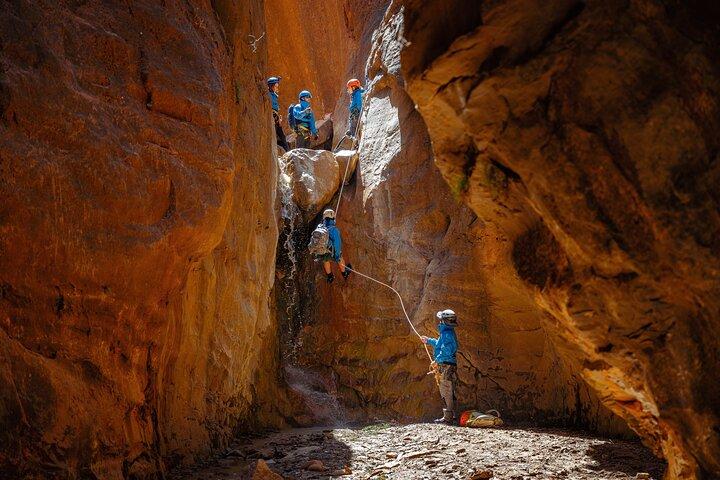 East Zion: Ganztägiges Canyoning-Abenteuer in Stone Hollow