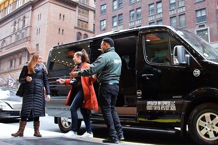 Manhattan a LGA: traslado de salida compartido de ida