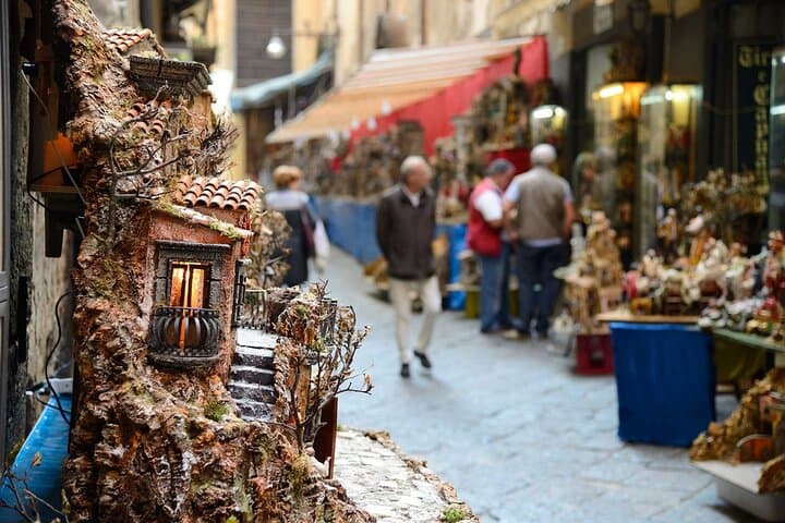 4H Naples Historic Center Tour with Underground Ruins Incl.