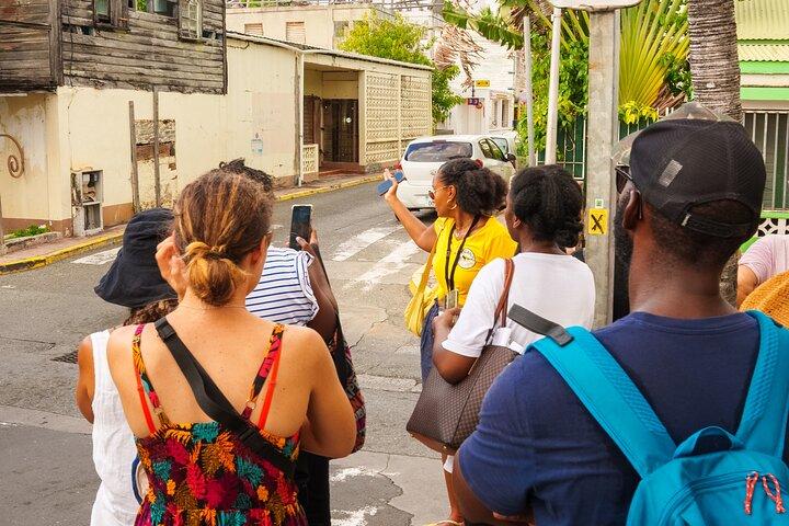 Visita guiada histórica a pie de Marigot por ISLAND FRIEND