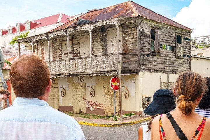 Visita guiada histórica a pie de Marigot por ISLAND FRIEND