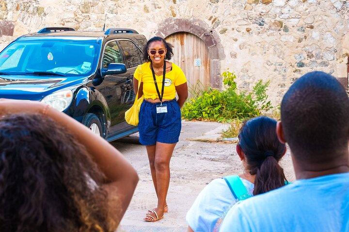 Visita guiada histórica a pie de Marigot por ISLAND FRIEND