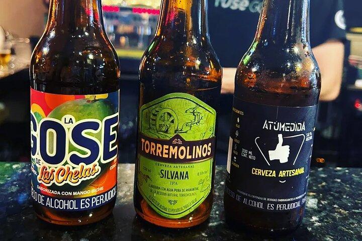 Cerveja artesanal local e vida noturna em Cali