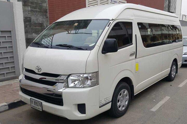 Serviço de chegada e partida no Aeroporto de Dubai com SUV e Mini ônibus
