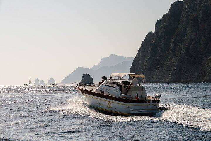 Capri Privétour vanuit Sorrento of Positano - Comfort 28ft Boat