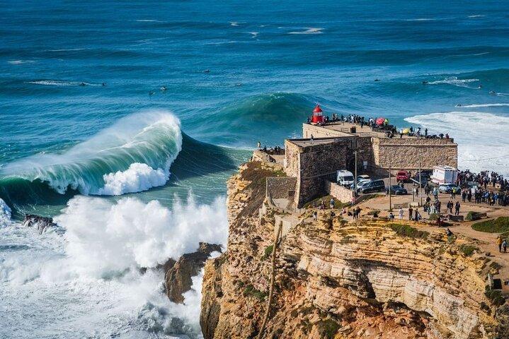 Lisbonne à Porto Transfert privé Visite de Nazare, château d'Obidos