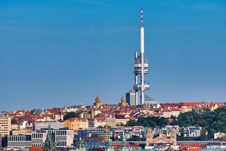 Spring køen over Žižkov tv-tårnet Prag guidet tur