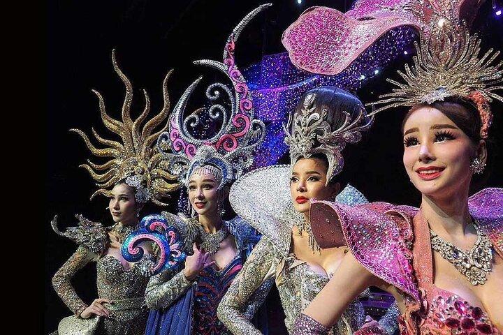 Biglietto d'ingresso per lo spettacolo di Tiffany a Pattaya con trasferimento di andata e ritorno (SHA Plus)