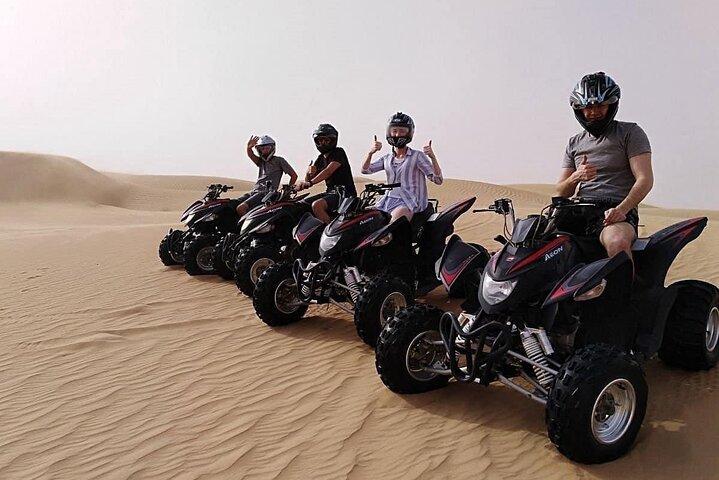 Safari nel deserto di Abu Dhabi Cena barbecue Spettacoli dal vivo Pick & Drop Altro
