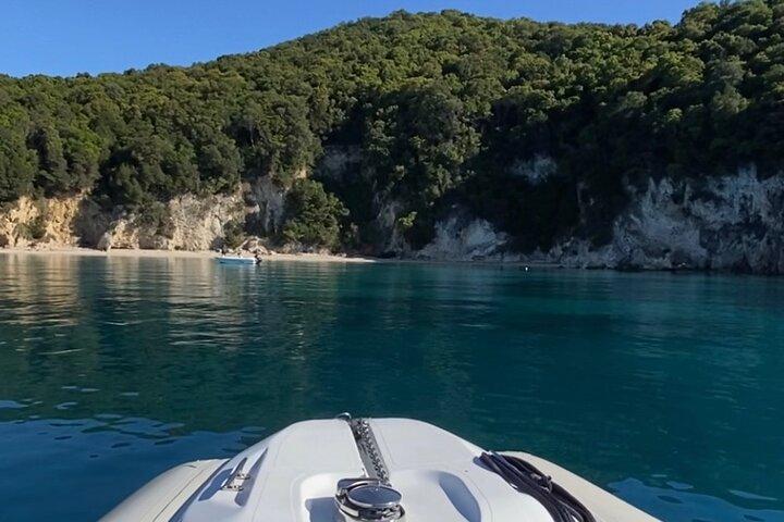 コルフ島からシヴォタ島（ブルーラグーン）へのプライベートスキッパードクルーズ
