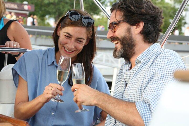Sunset Private Sailing Experience em Barcelona até 12 hóspedes