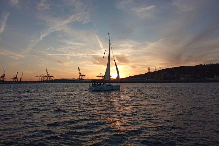 Sunset Sailing Experience con chitarra spagnola dal vivo e tapas spagnole
