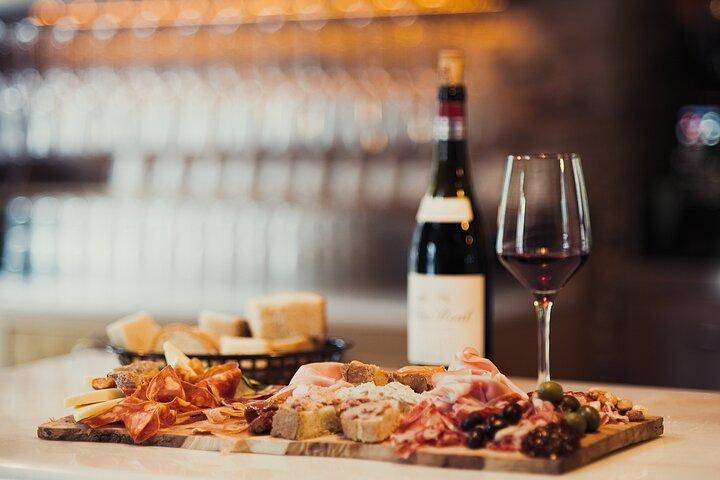 Tour gastronómico todo incluido por el casco antiguo de Annecy con guía local
