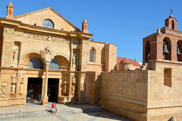 Passeio Histórico na Zona Colonial