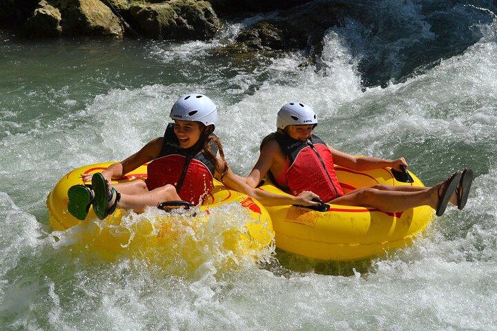 Falmouth Jungle River Tubing en strandavontuur
