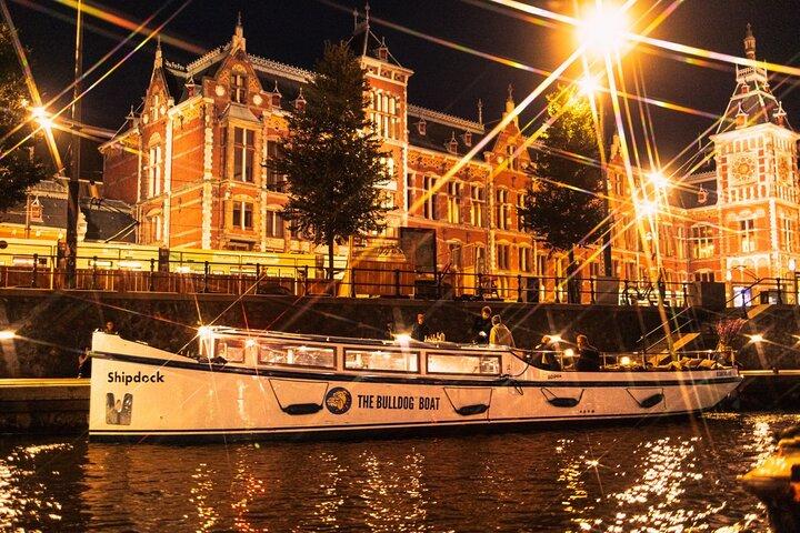 Amsterdam : El Tour en Barco Bulldog, Aptos para fumadores incl. 2 Bebidas
