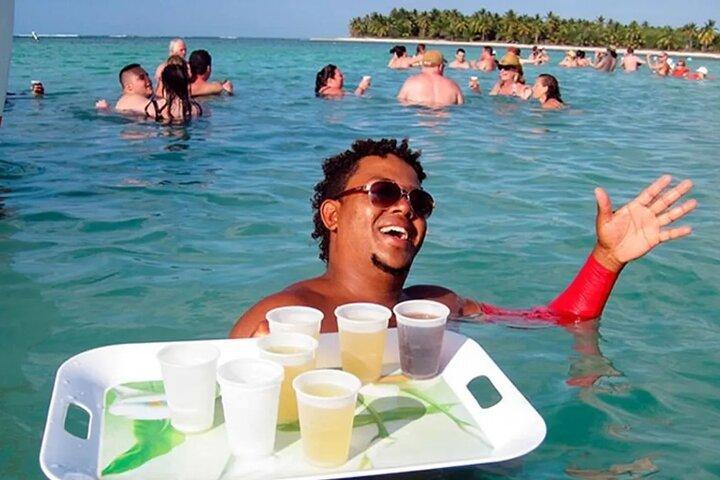Party Boat Punta Cana, Bebidas+ Musica+ Snorkel + Piscina natural