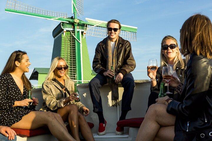 Cruzeiro privado no moinho de vento Zaanse Schans em barco de luxo