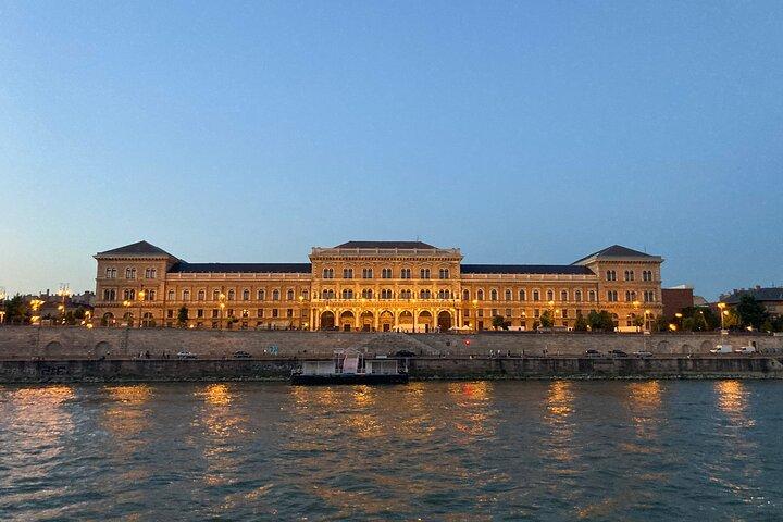 8-stündige private Stadtrundfahrt durch Budapest mit dem Auto/Minivan