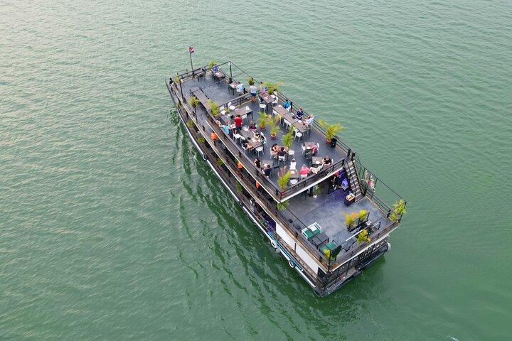 Half-Day Silk Island Tour by Boat & Silk Farm Experience