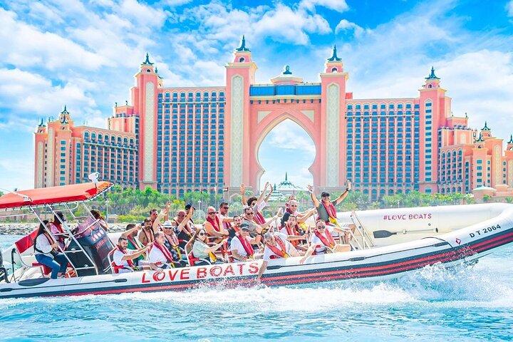 Tour adrenalinico e divertente di Love Boats alla Marina di Dubai