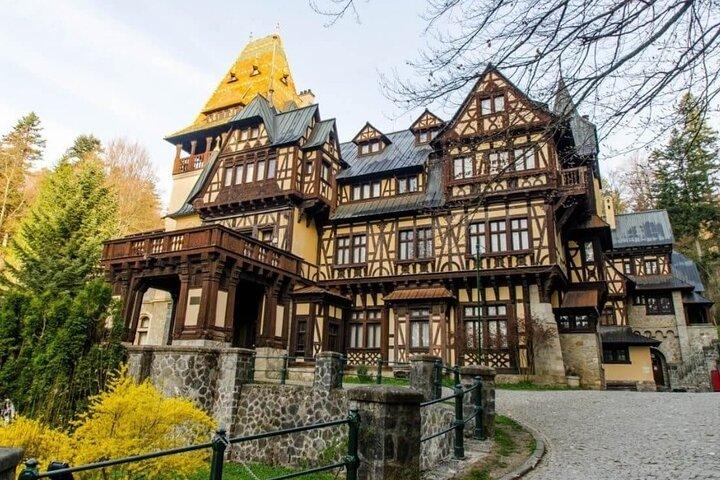 Tour privado de día completo a Sinaia, Bran y Brasov desde Bucarest