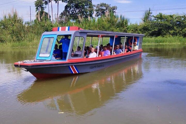 Traslado de Tortuguero a Moin en bote