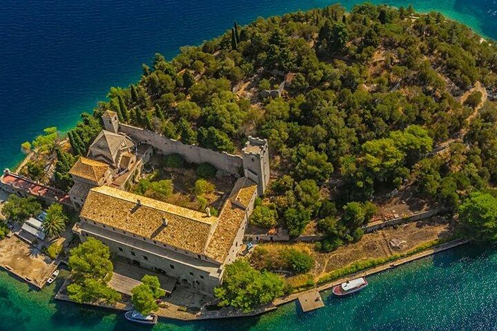 Låsa upp Mljet Island's Secrets: Private Boat Experience