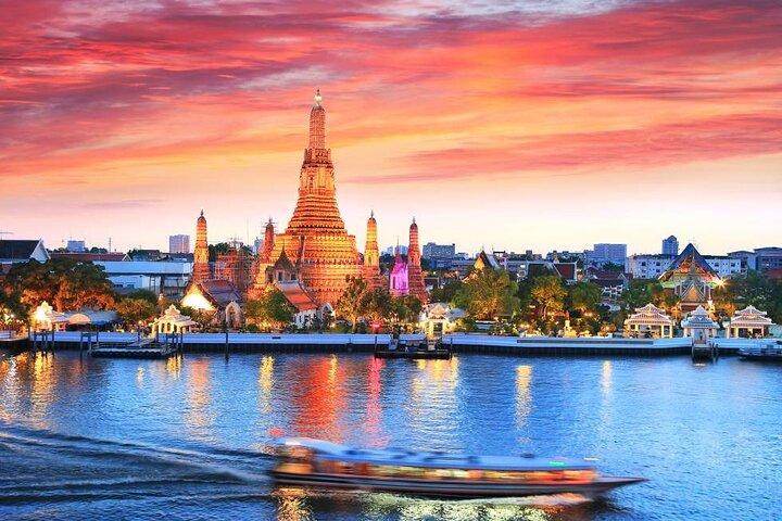 Excursão de bicicleta noturna em Bangkok - Pickup & Dinner