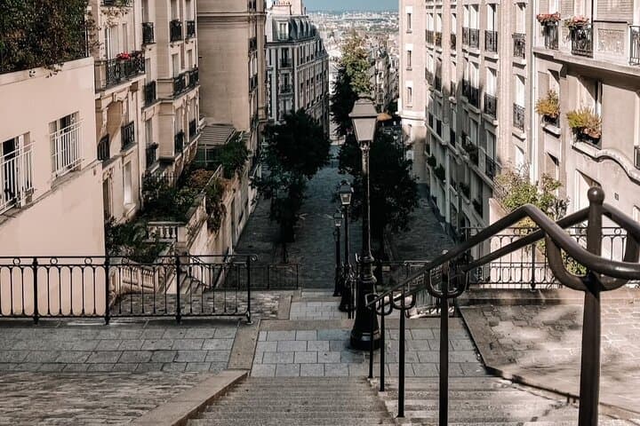 Small Group Walking Tour of Montmartre -10 people max