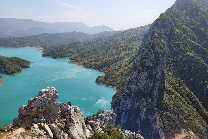 Excursão privada de um dia ao Lago Bovilla e à cidade de Kruja saindo de Tirana