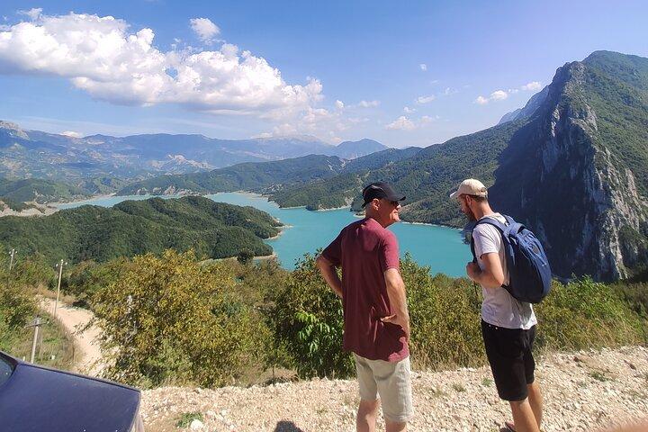 Excursão privada de um dia ao Lago Bovilla e à cidade de Kruja saindo de Tirana