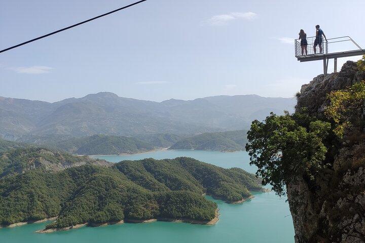 Excursão privada de um dia ao Lago Bovilla e à cidade de Kruja saindo de Tirana