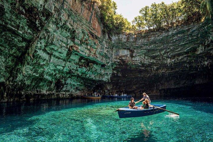 Spanish Shorex till Melissani & St. Gerasimos från Argostoli Port