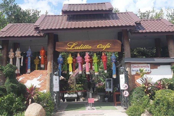 チェンライの3つの素晴らしい寺院とラリッタカフェのプライベートツアー