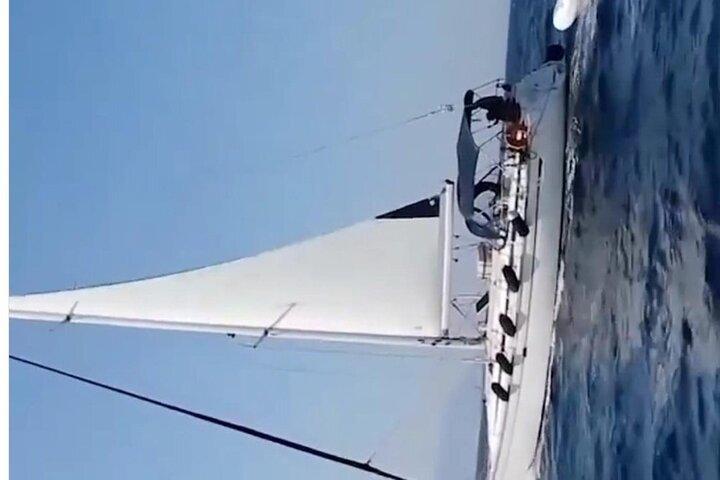 セーリングヨットで行くデロス島とレーニア諸島への6時間ツアー