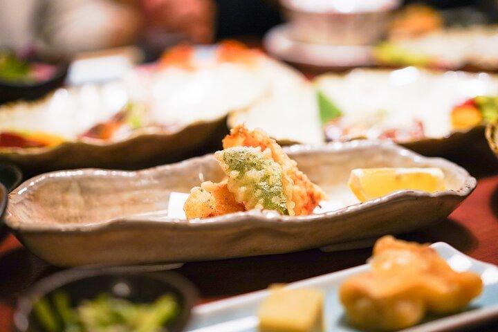 Kyoto Premium Night Foodie Tour a Gion (9 + piatti + degustazioni di Sake)