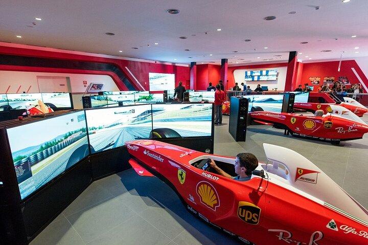 Maranello: Ingresso e Simulador do Museu Ferrari
