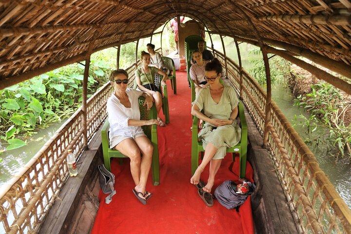 Heldags Backwater Village Punting Boat Cruise