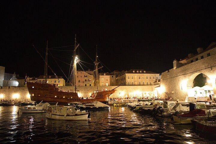 Crociera notturna panoramica di Dubrovnik con Karaka