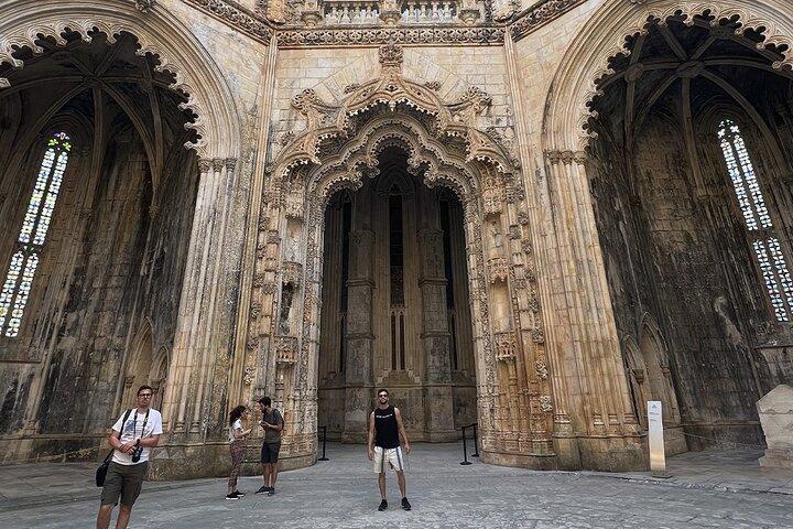 Transporte privado de dia inteiro para Tomar e Batalha saindo de Lisboa