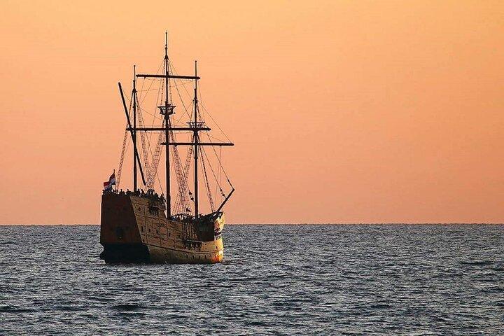 16世紀のカラカで楽しむ大人だけのドゥブロブニク・サンセットクルーズ