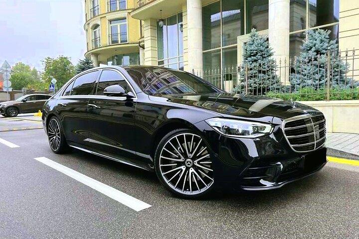 Traslado Privado : Aeropuerto de Madrid MAD a Madrid en Coche de Lujo