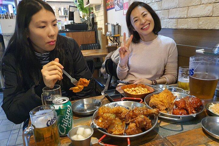 Seul: Tour noturno de frango e cerveja coreano com gemas escondidas locais