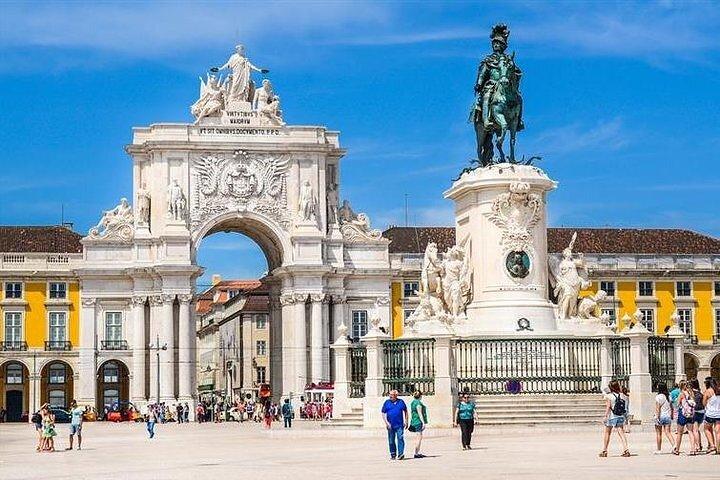 Lisbon to Douro Valley One Way Trip Up to 4 Stops