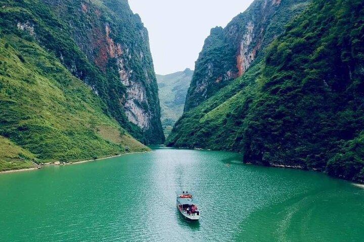 High Quality Pequeno grupo Ha Giang Loop Car Tour 2 dias 2 noites