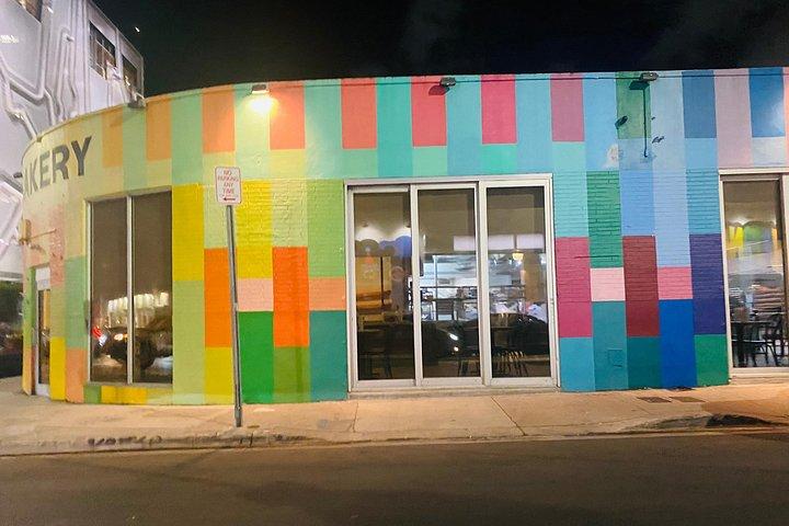 暗闇の後のウィンウッド グラフィティ ゴルフ カート ツアー